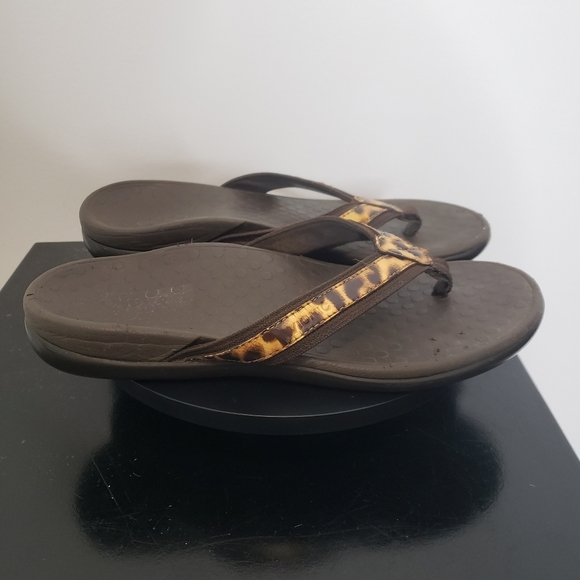 Vionic by Orthaheel Tide II Brown Leopard Leather & Mesh Thong Sandals Size 7 - Picture 6 of 8